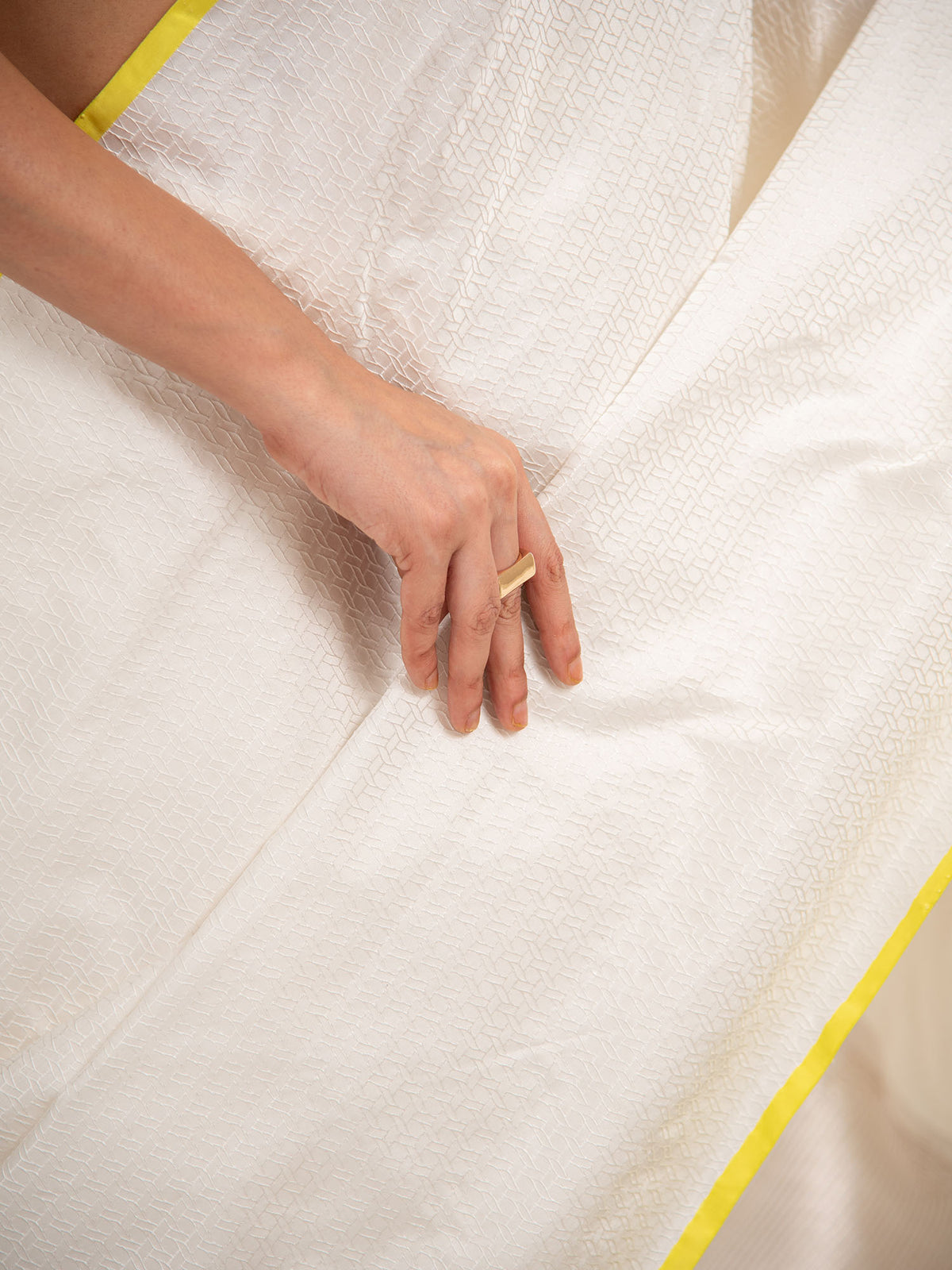 White Satin Tanchoi Handloom Banarasi Saree - Sacred Weaves