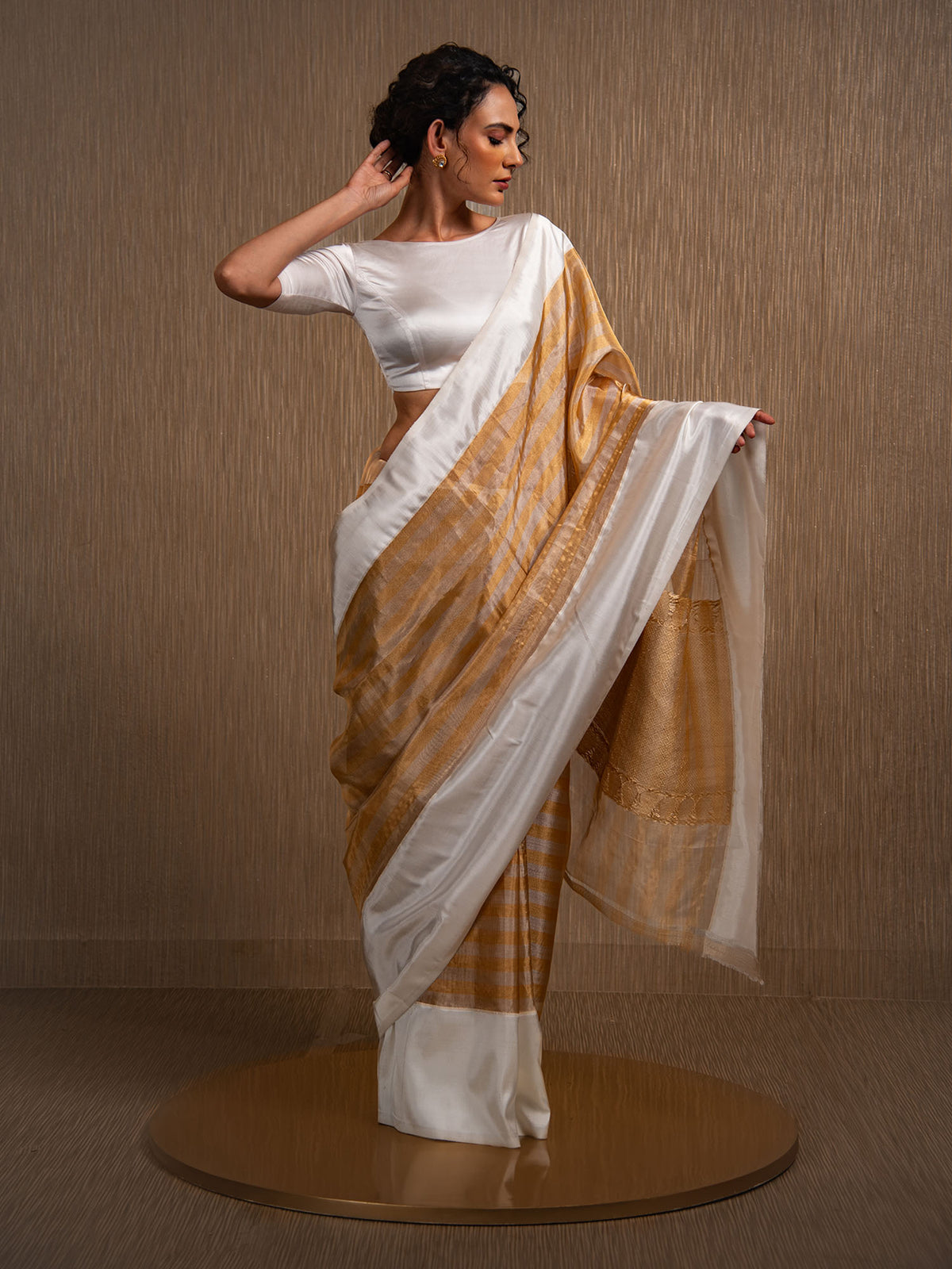 White Gold Tissue Rangkat Handloom Banarasi Saree - Sacred Weaves