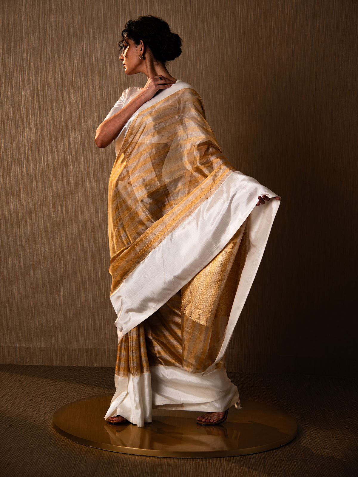 White Gold Tissue Rangkat Handloom Banarasi Saree - Sacred Weaves