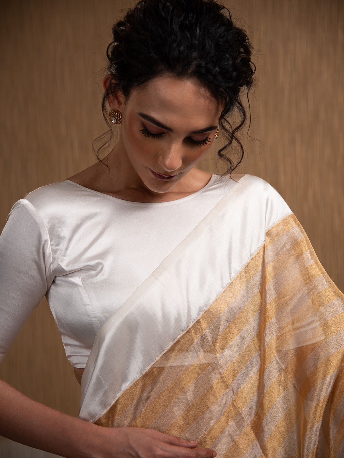 White Gold Tissue Rangkat Handloom Banarasi Saree - Sacred Weaves