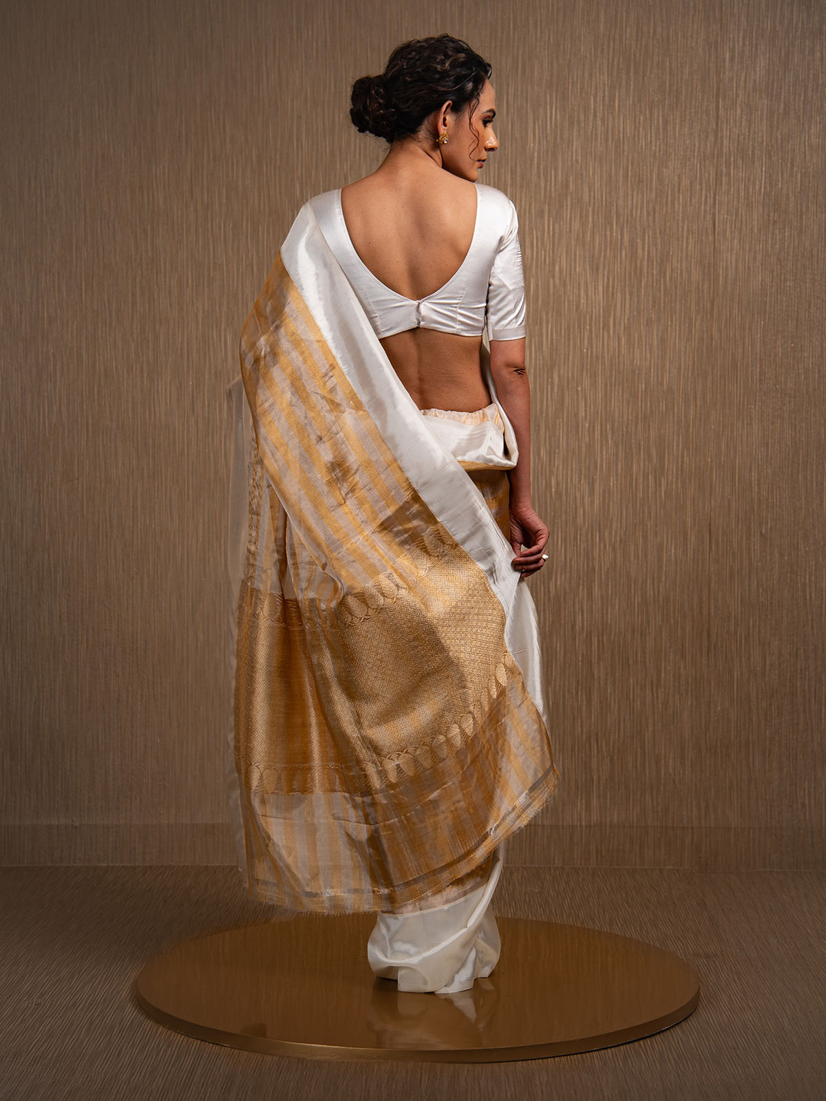 White Gold Tissue Rangkat Handloom Banarasi Saree - Sacred Weaves