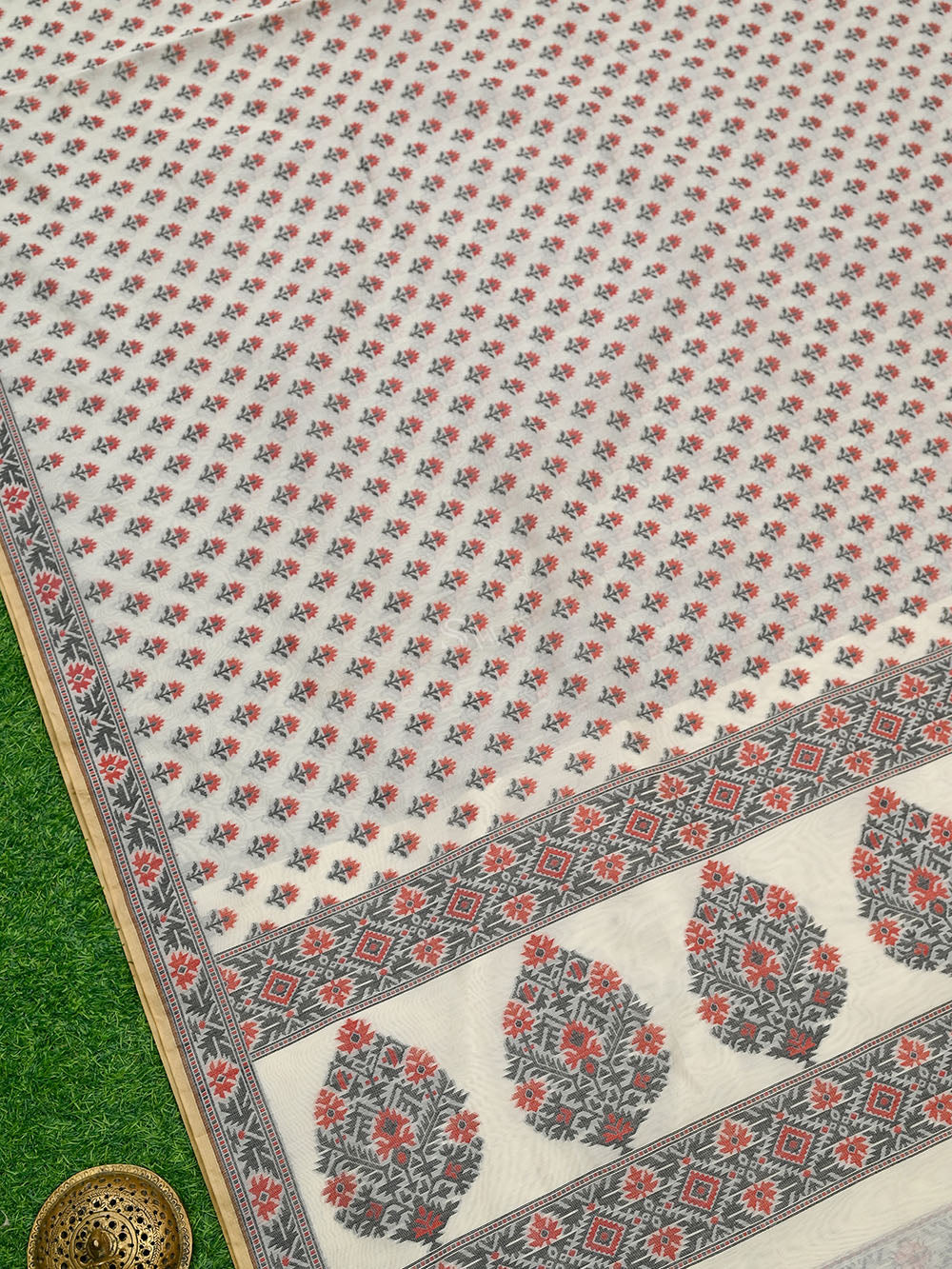 Cream Meenakari Booti Cotton Silk Handloom Banarasi Saree - Sacred Weaves