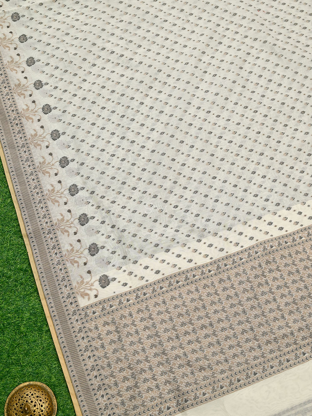 Cream Meenakari Leheriya Booti Cotton Silk Handloom Banarasi Saree - Sacred Weaves