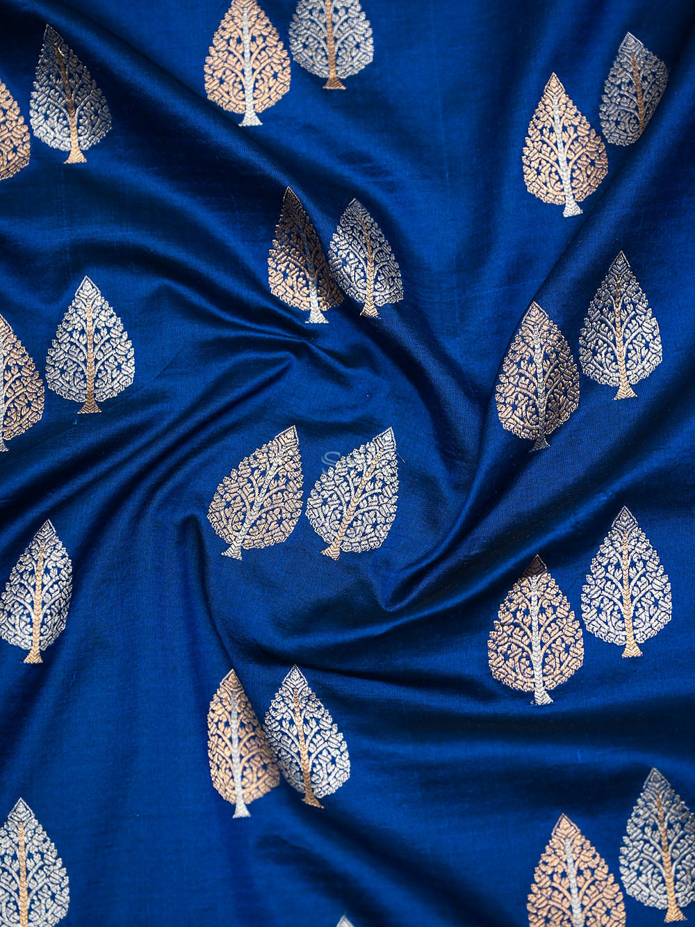 Midnight Blue Booti Katan Silk Handloom Banarasi Saree - Sacred Weaves