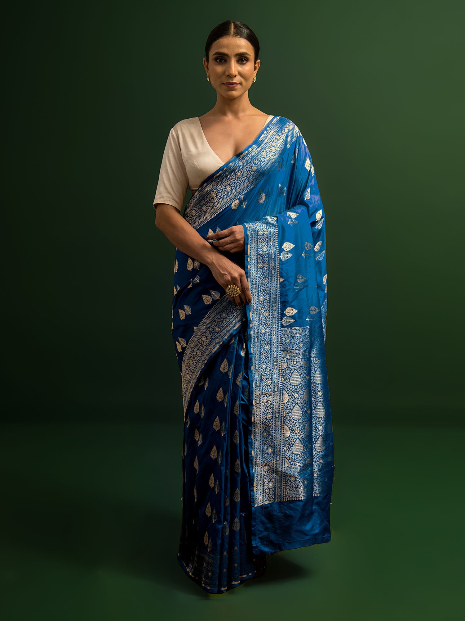 Midnight Blue Booti Katan Silk Handloom Banarasi Saree - Sacred Weaves