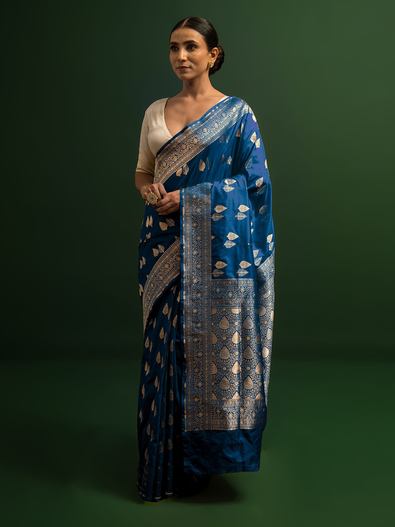 Midnight Blue Booti Katan Silk Handloom Banarasi Saree - Sacred Weaves