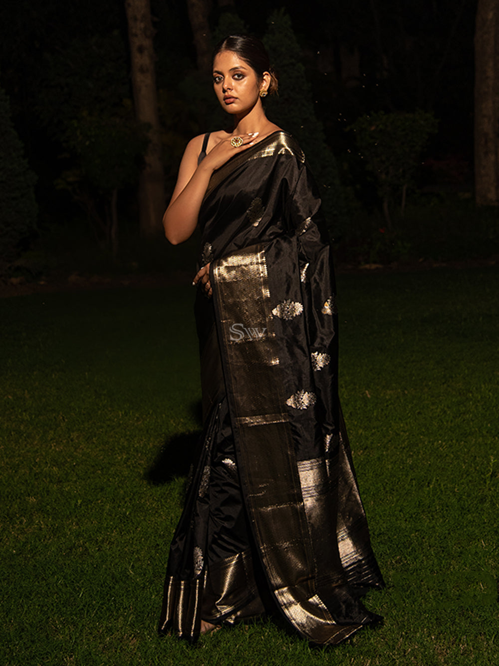 Black Boota Katan Silk Handloom Banarasi Saree - Sacred Weaves