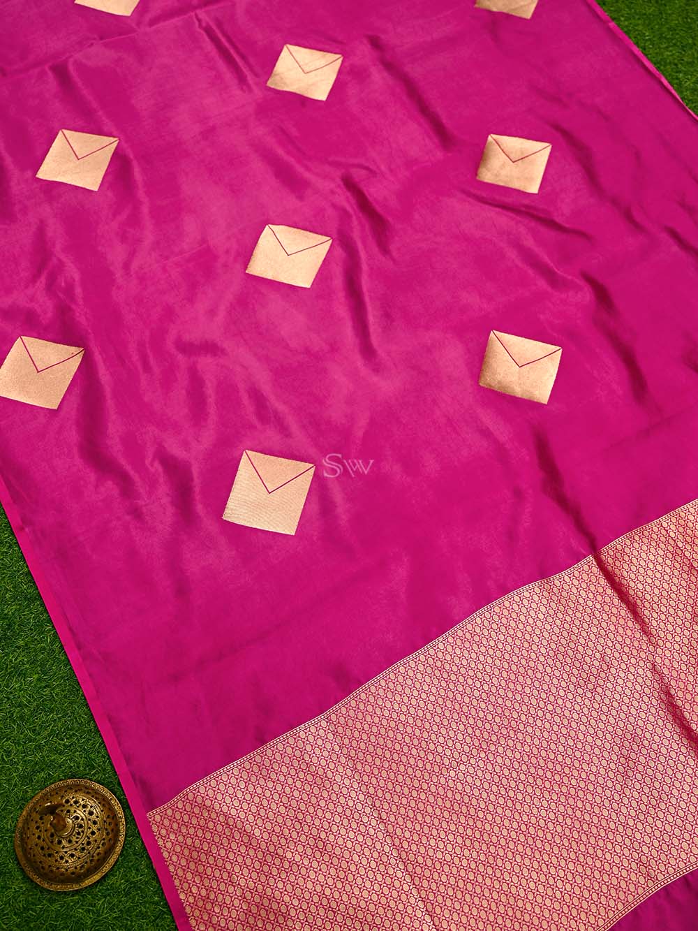 Dark Pink Pure Silk Kadhwa Banarasi Saree with Gold Boota - Sacred Weaves