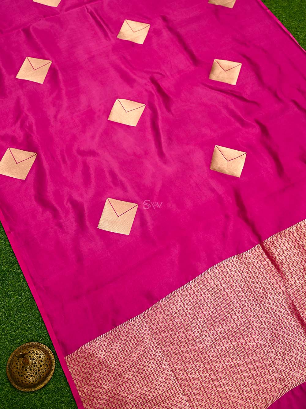 Magenta Boota Pure Silk Handloom Banarasi Saree - Sacred Weaves