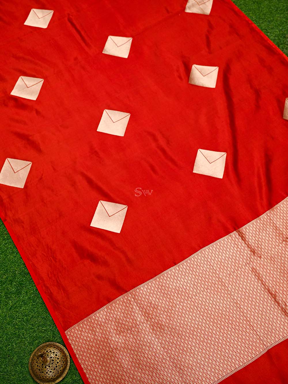 Red Boota Pure Silk Handloom Banarasi Saree - Sacred Weaves