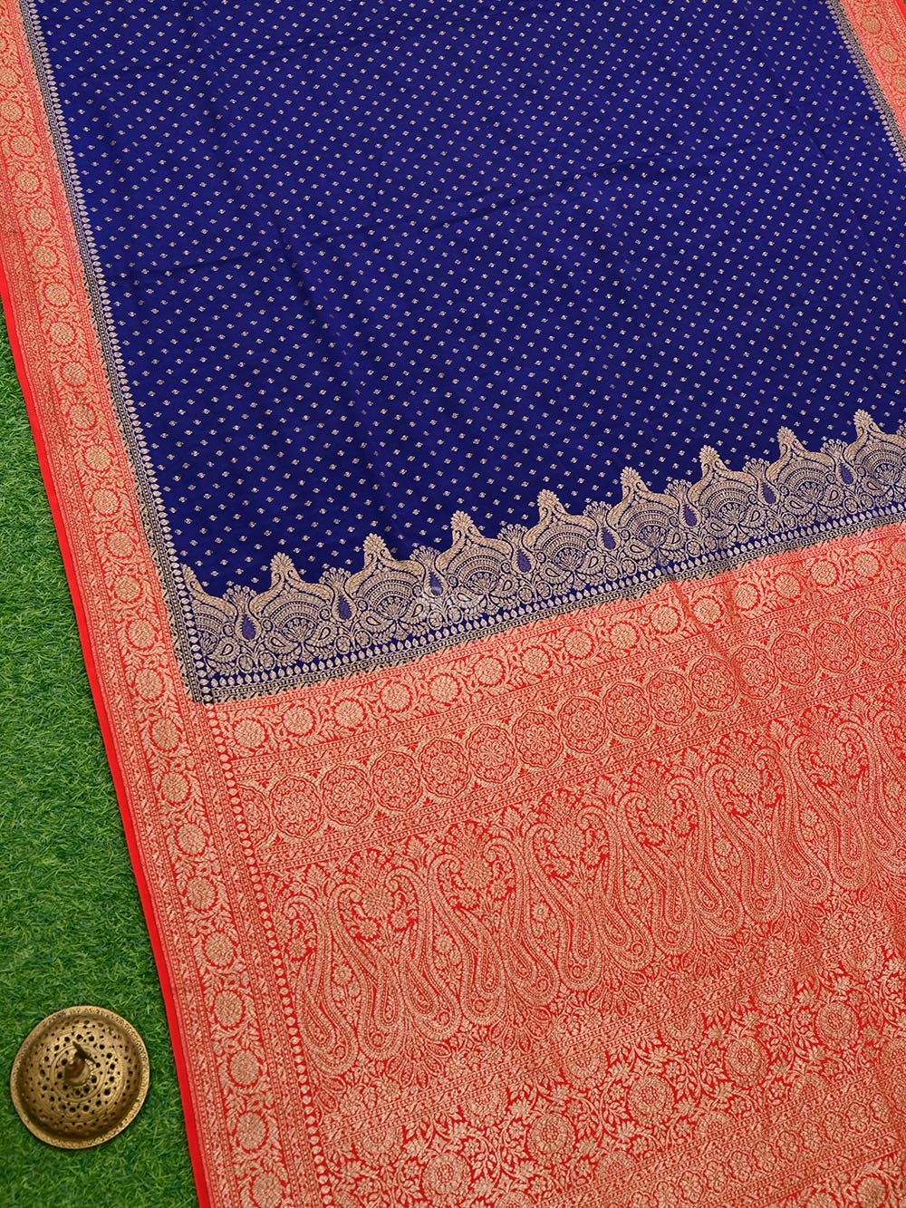 Blue Crepe Silk Booti Handloom Banarasi Saree - Sacred Weaves