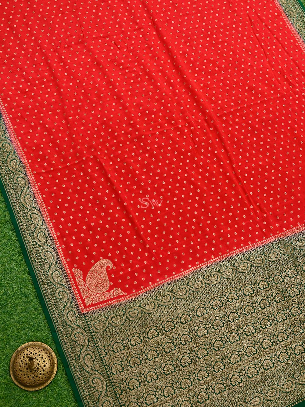 Red Crepe Silk Booti Handloom Banarasi Saree - Sacred Weaves