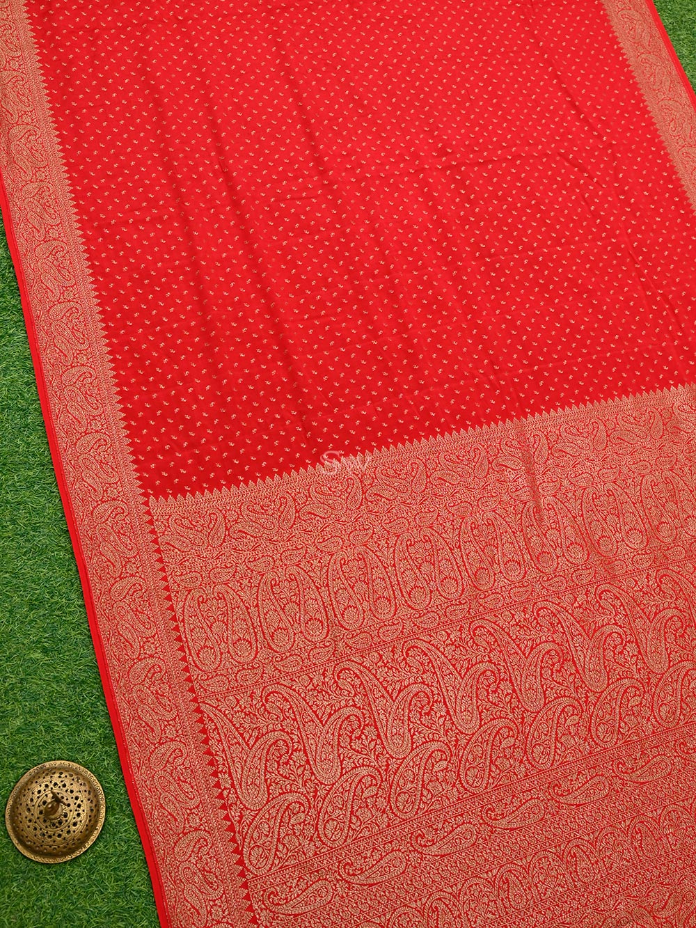 Red Crepe Silk Booti Handloom Banarasi Saree - Sacred Weaves