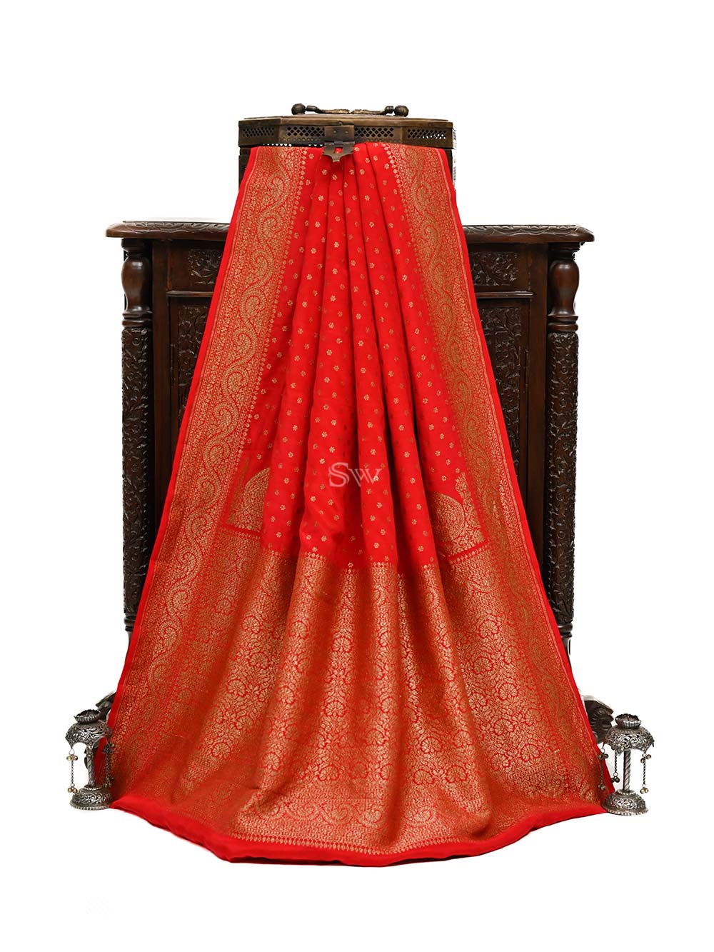 Red Crepe Silk Booti Handloom Banarasi Saree - Sacred Weaves