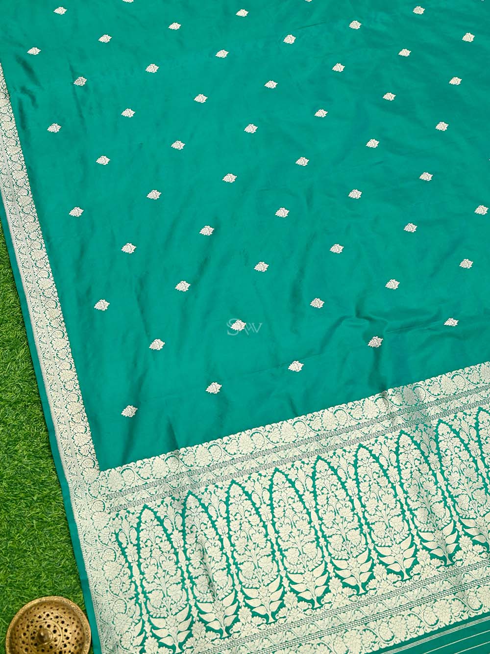 Green Booti Katan Silk Handloom Banarasi Dupatta - Sacred Weaves