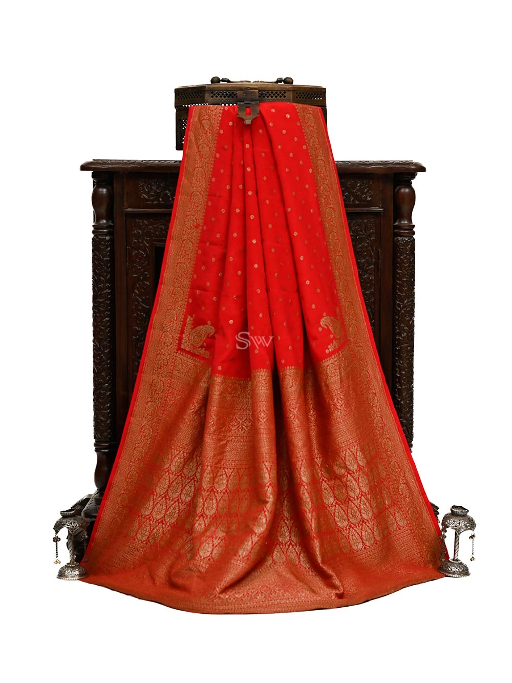 Red Crepe Silk Booti Handloom Banarasi Saree - Sacred Weaves