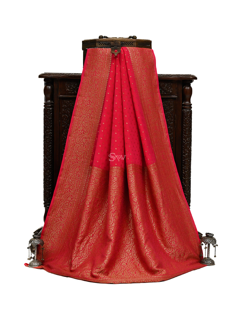 Magenta Crepe Silk Booti Handloom Banarasi Saree - Sacred Weaves