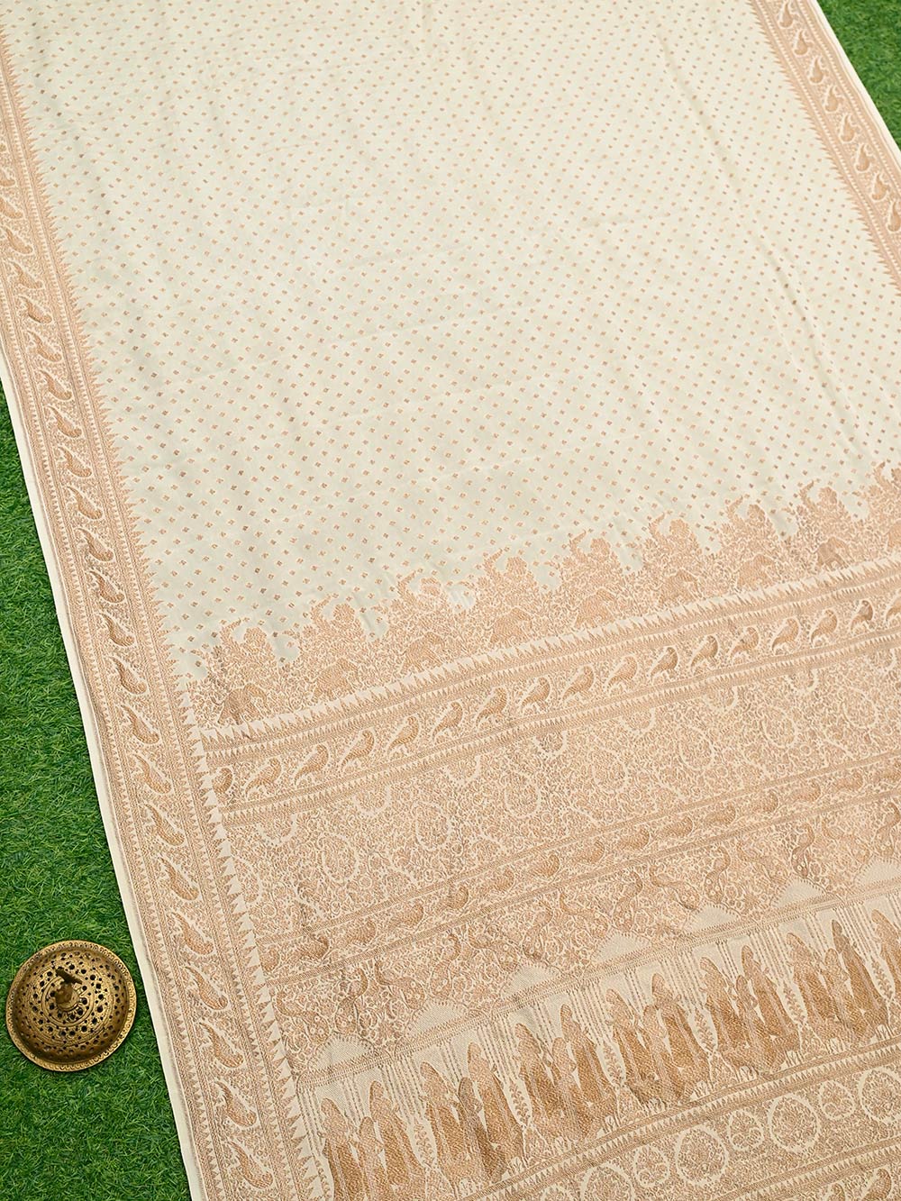 Cream Crepe Silk Booti Handloom Banarasi Saree - Sacred Weaves