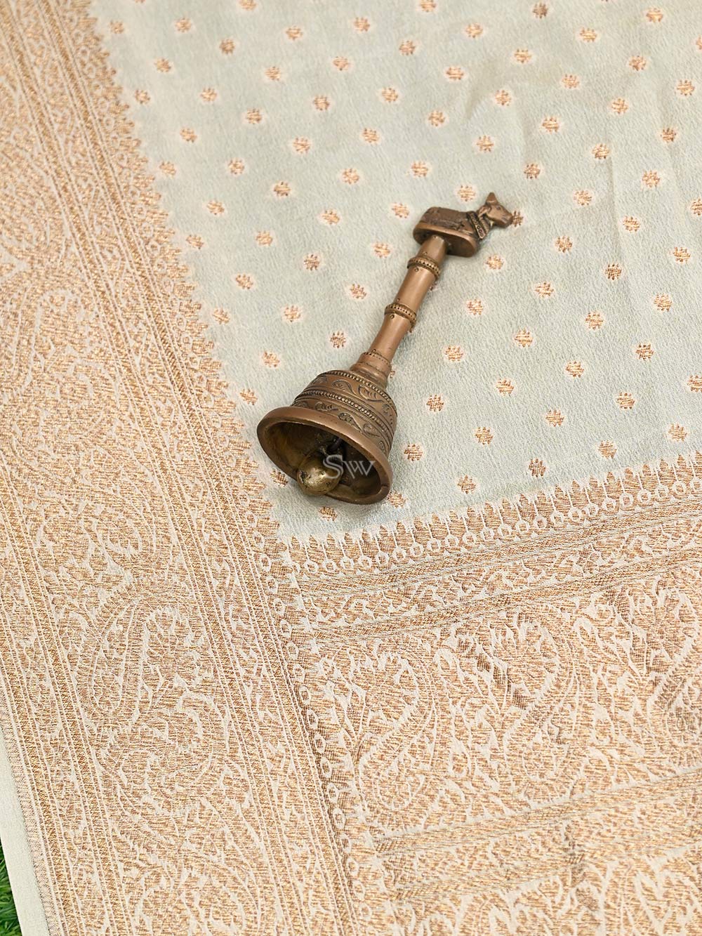 Off-White Crepe Silk Booti Handloom Banarasi Saree - Sacred Weaves