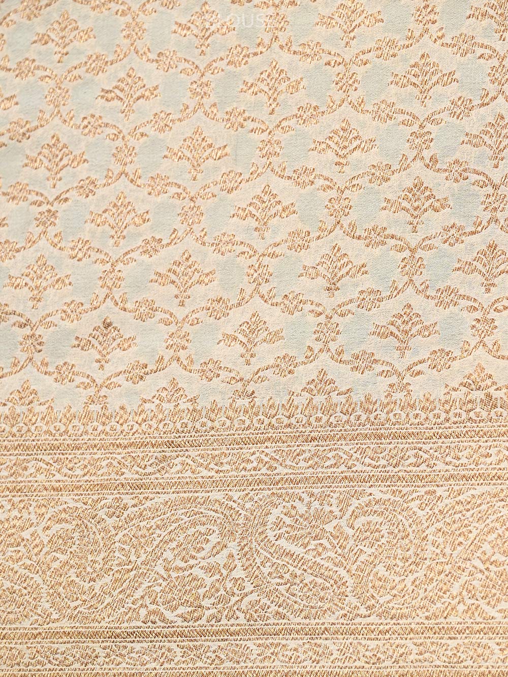 Off-White Crepe Silk Booti Handloom Banarasi Saree - Sacred Weaves