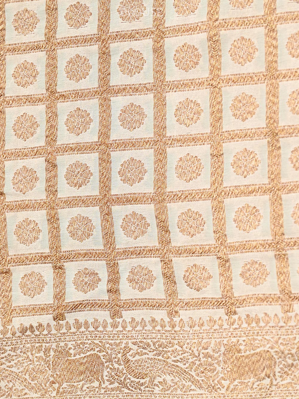 Cream Konia Crepe Silk Booti Handloom Banarasi Saree - Sacred Weaves