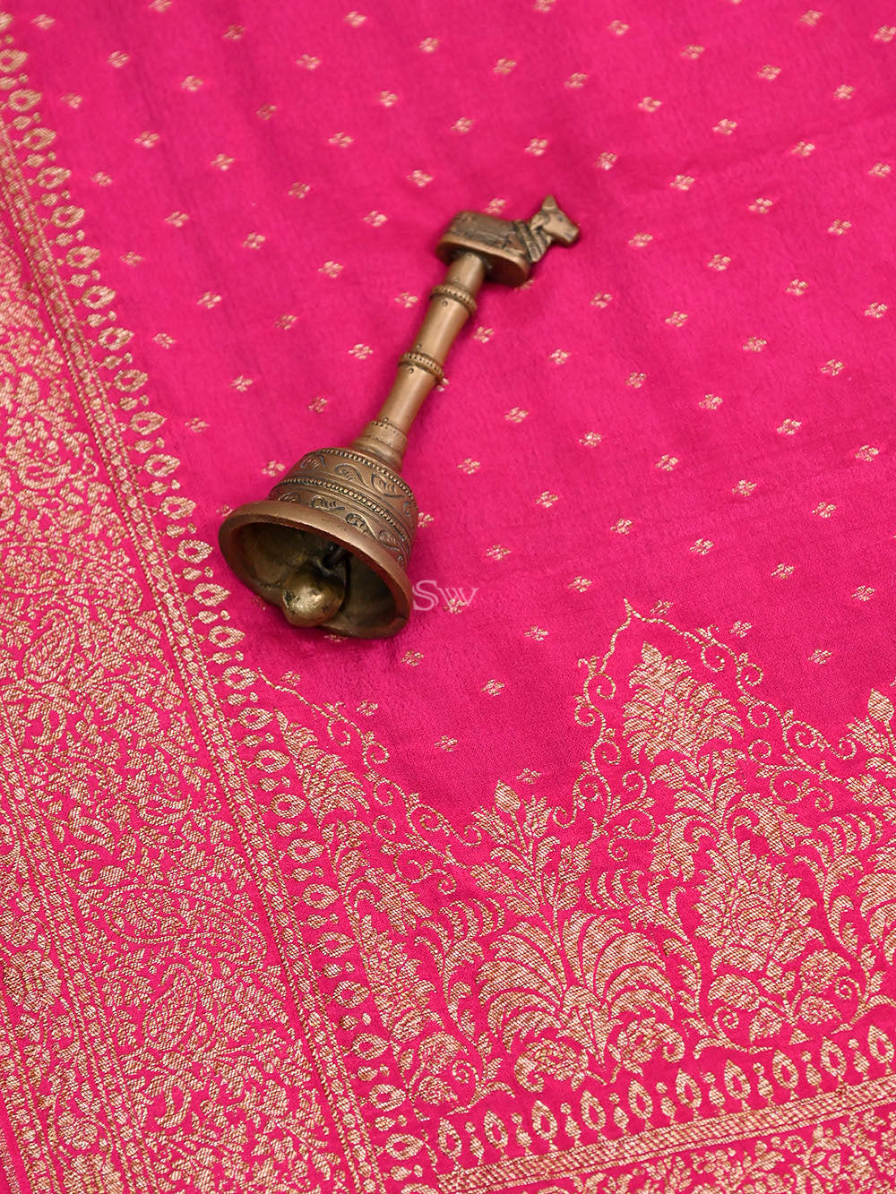 Magenta Crepe Silk Booti Handloom Banarasi Saree - Sacred Weaves