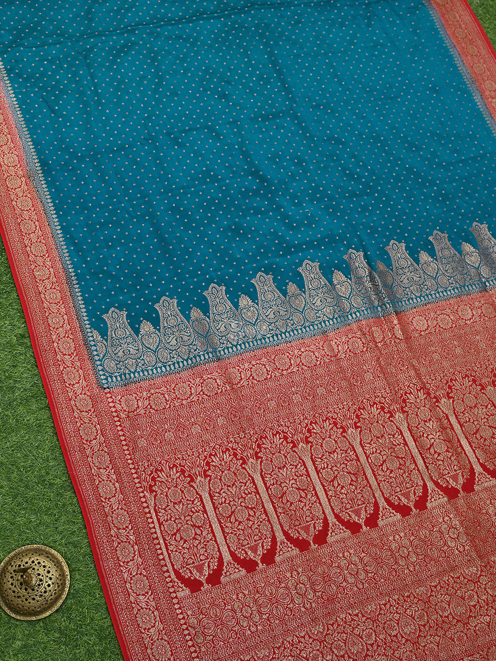 Peacock Blue Booti Crepe Silk Handloom Banarasi Saree - Sacred Weaves
