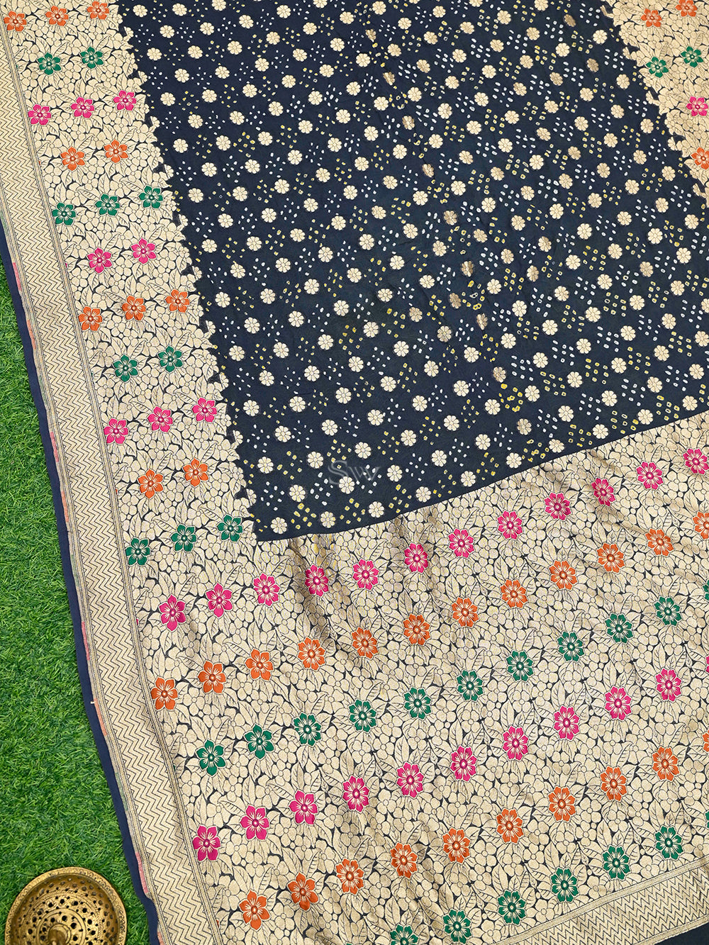 Grey Bandhani Khaddi Georgette Handloom Banarasi Saree