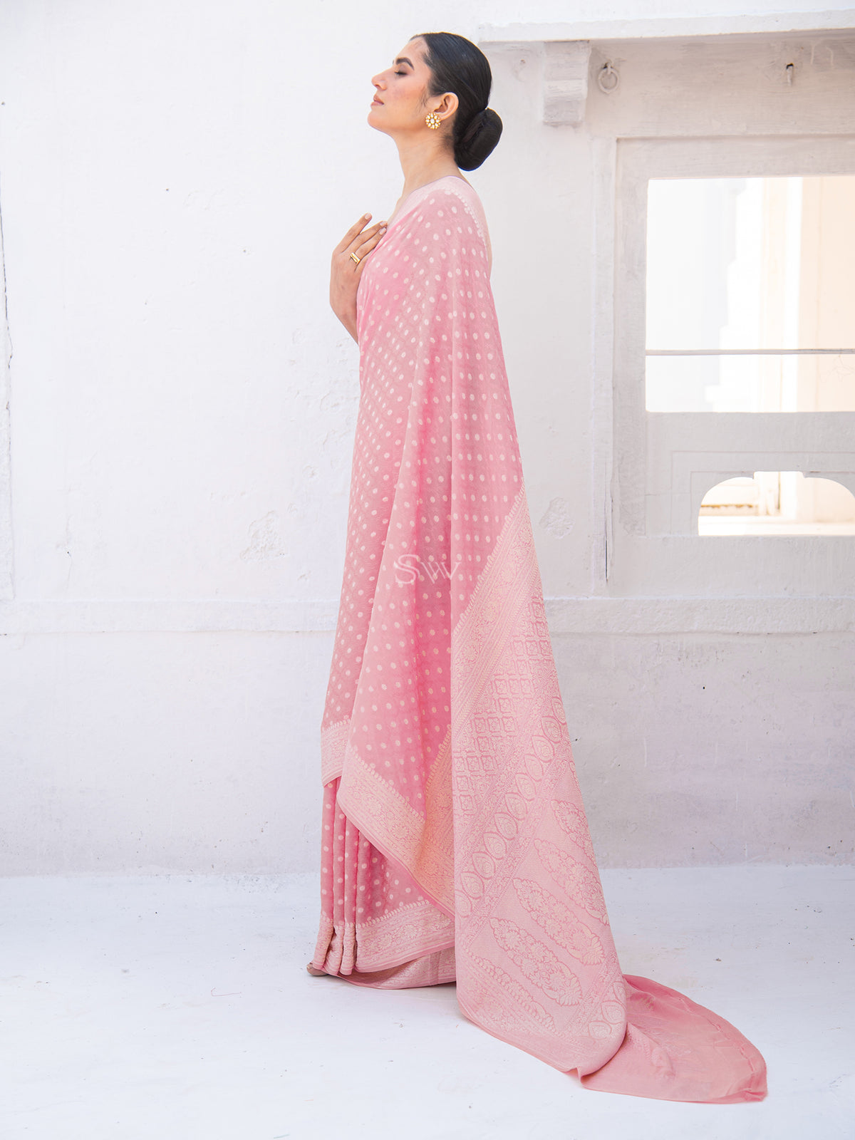 Dusky Pink Booti Crepe Silk Handloom Banarasi Saree - Sacred Weaves