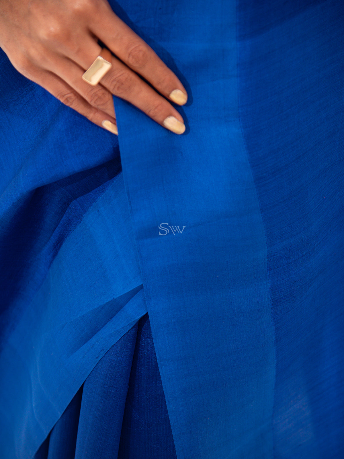 Royal Blue Plain Silk Handloom Saree - Sacred Weaves