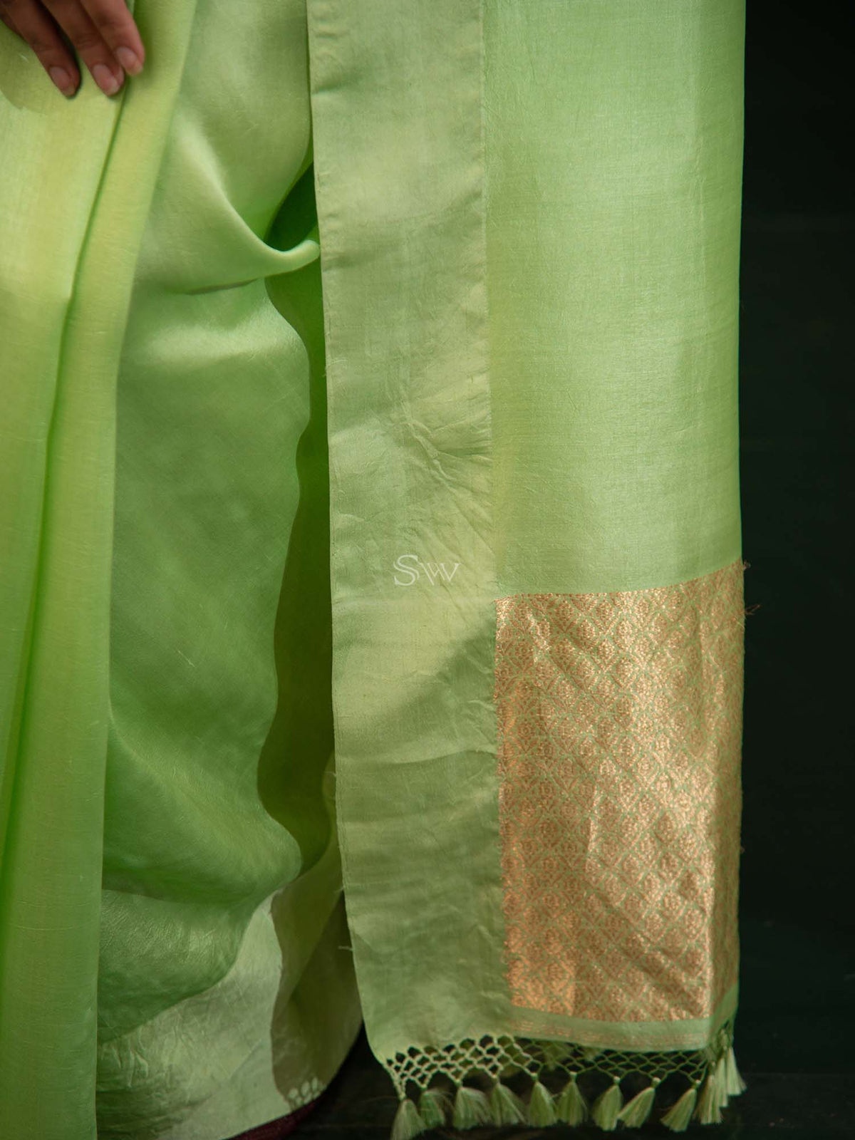 Pista Green Plain Silk Handloom Saree - Sacred Weaves