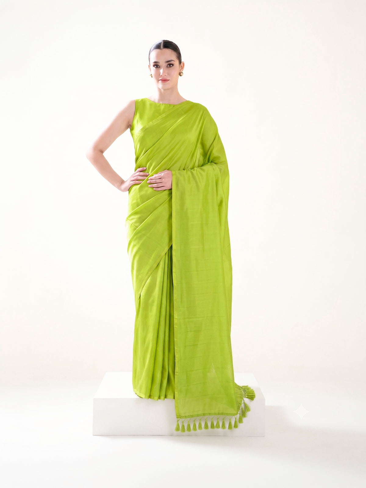Parrot Green Plain Silk Handloom Saree - Sacred Weaves
