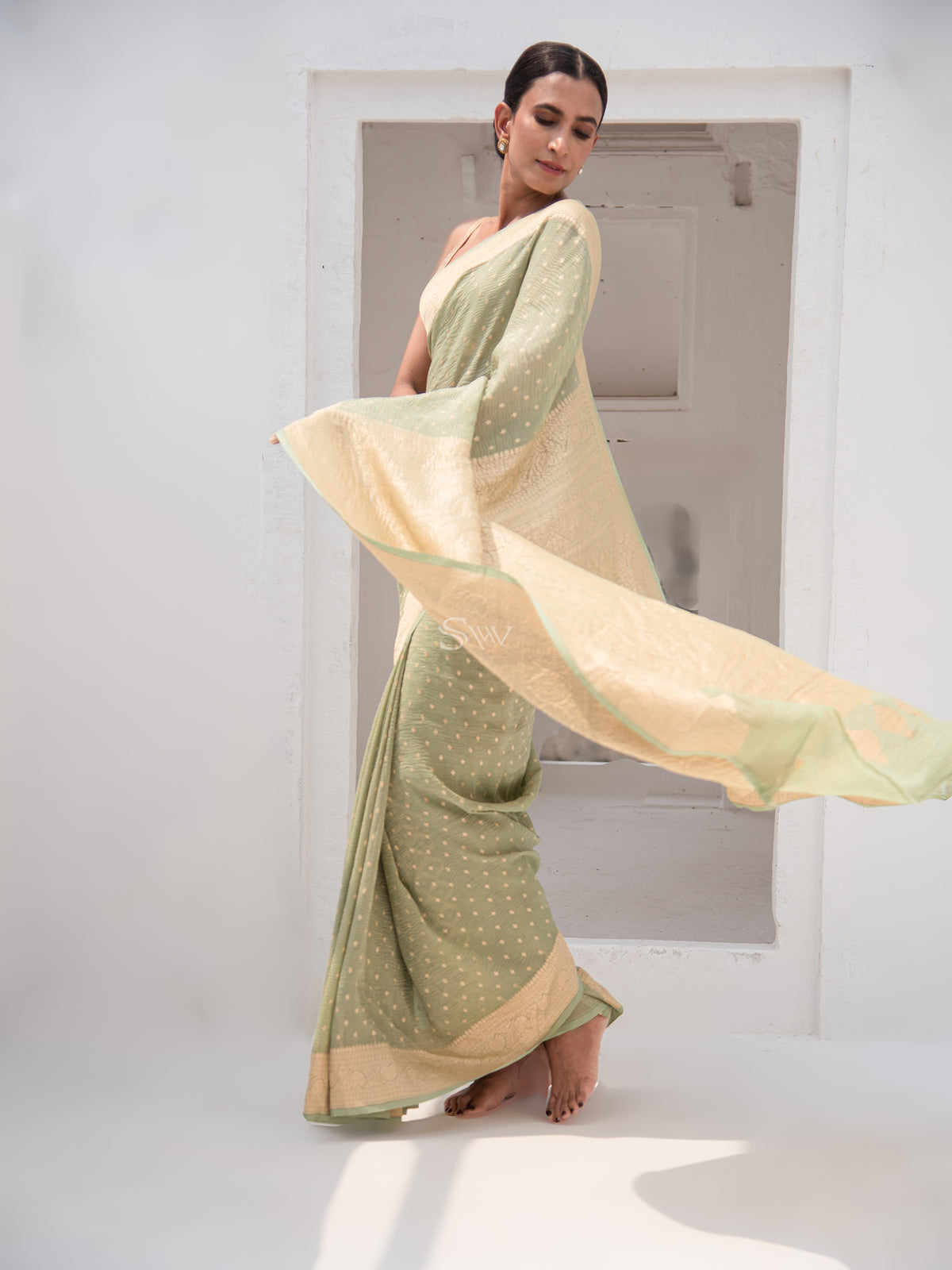 Moss Green Pure Crush Tissue Silk Handloom Banarasi Saree - Sacred Weaves