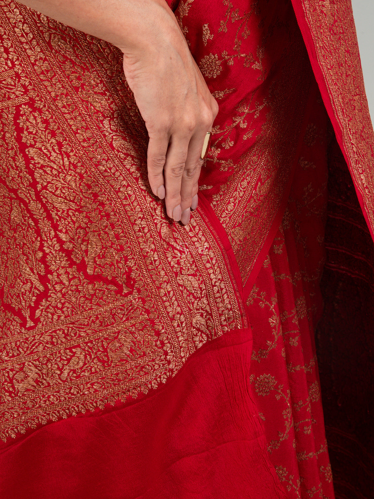 Red Jaal Crepe Silk Handloom Banarasi Saree - Sacred Weaves