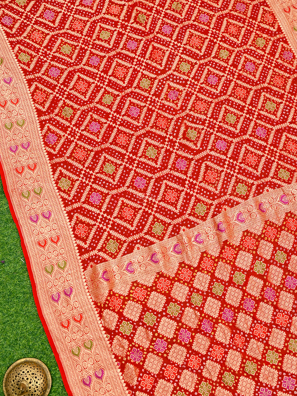 Red Bandhani Khaddi Georgette Handloom Banarasi Saree - Sacred Weaves