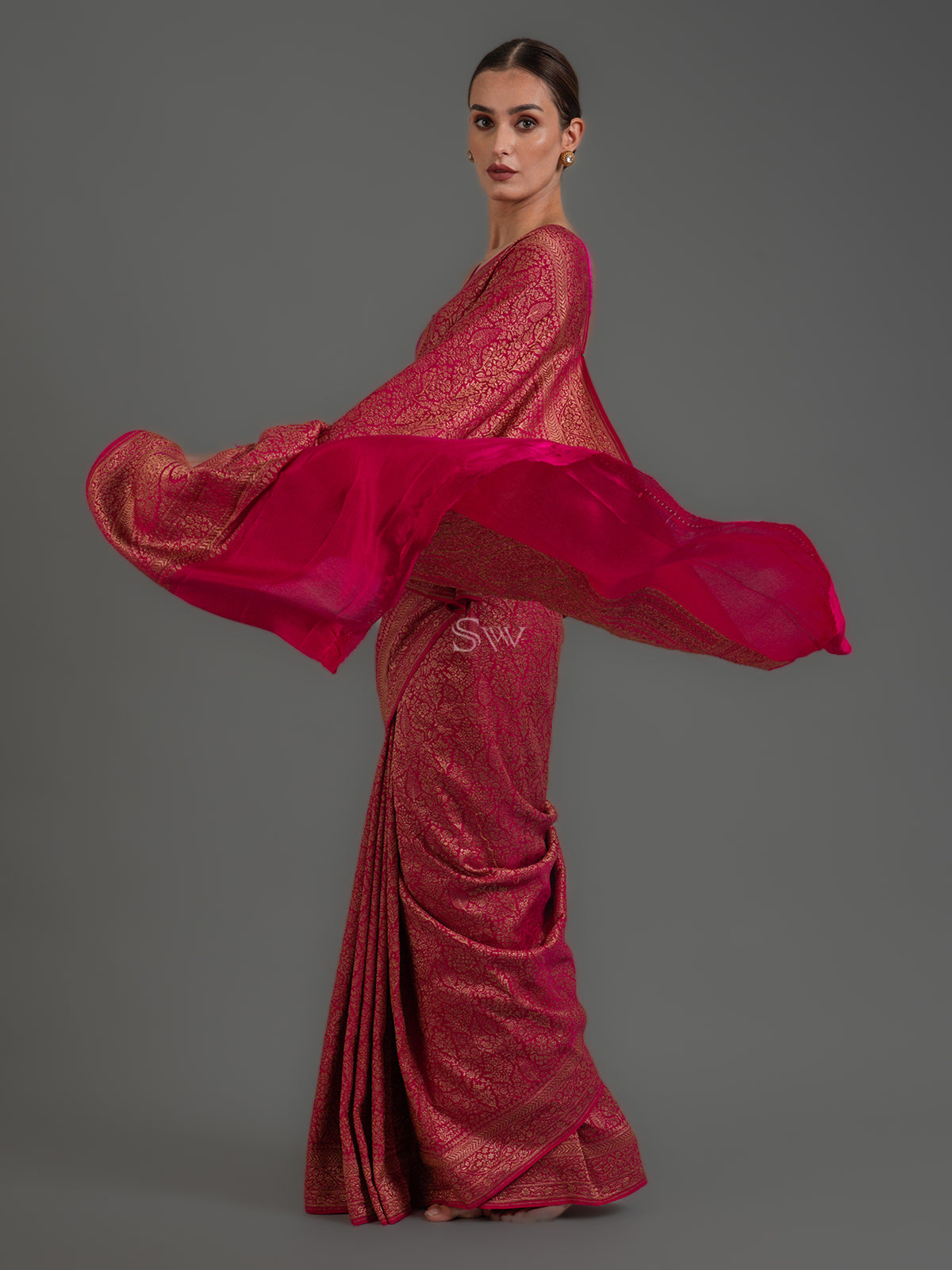 Magenta Jaal Crepe Silk Handloom Banarasi Saree - Sacred Weaves