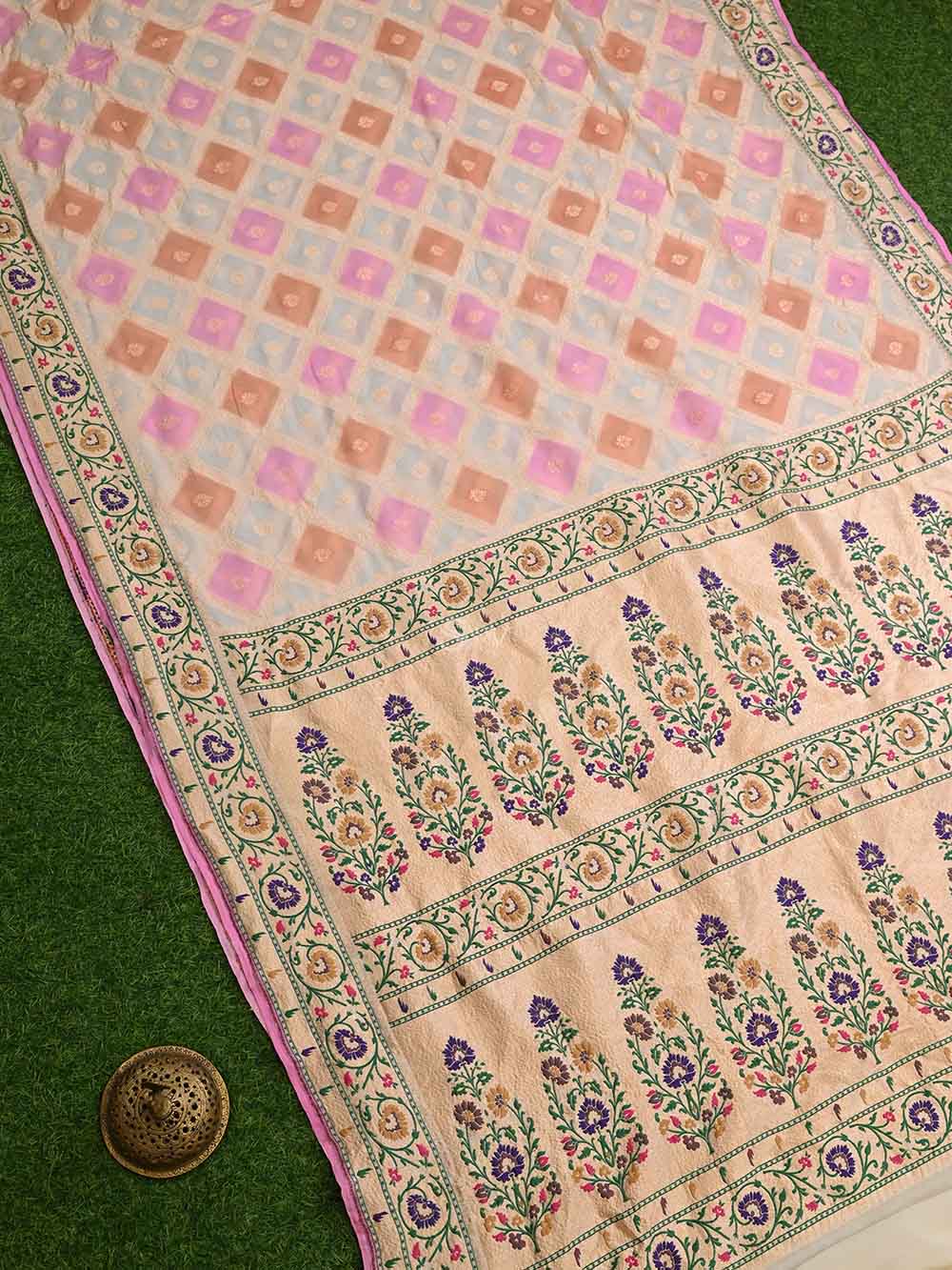 White Pink Paithani Rangkat Khaddi Georgette Handloom Banarasi Saree - Sacred Weaves