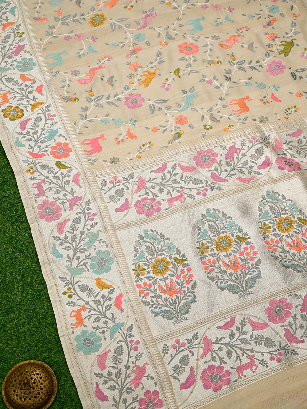 Off White Tussar Georgette Handloom Banarasi Saree - Sacred Weaves