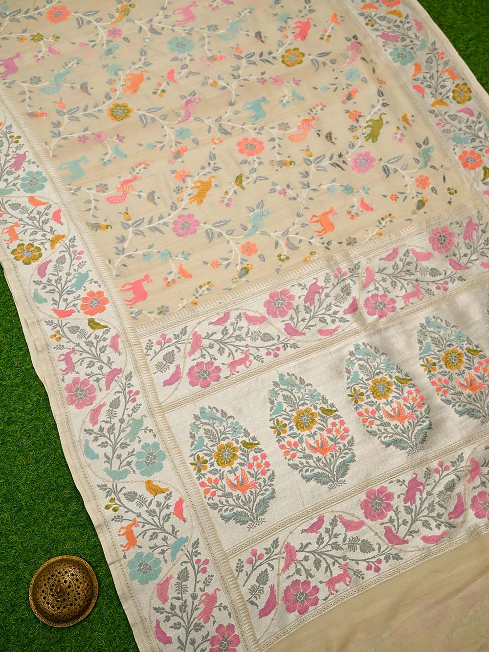 Off White Tussar Georgette Handloom Banarasi Saree - Sacred Weaves