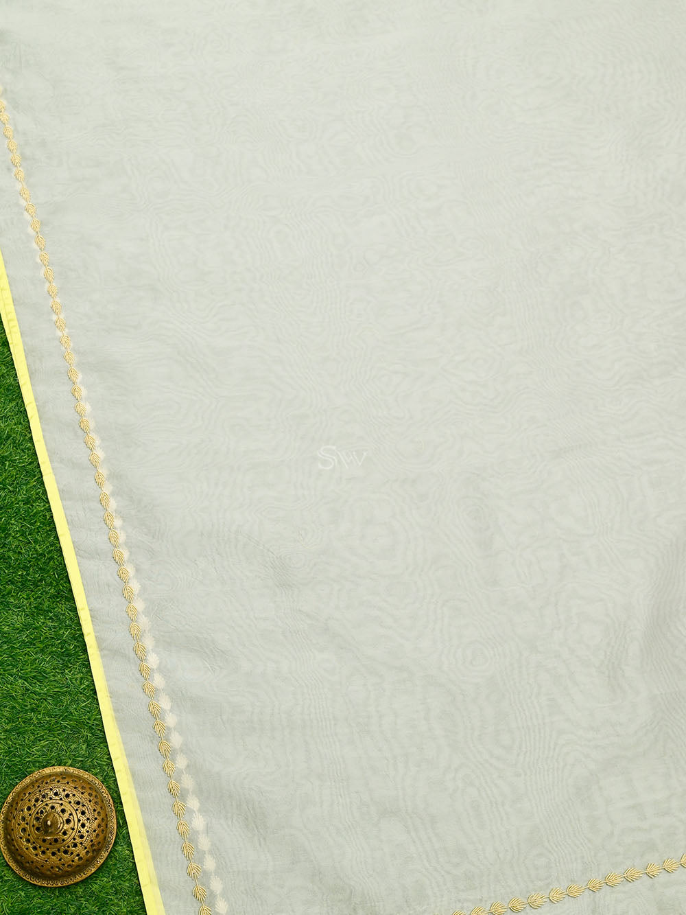 Off-White Embroidery Border Organza Handloom Saree - Sacred Weaves