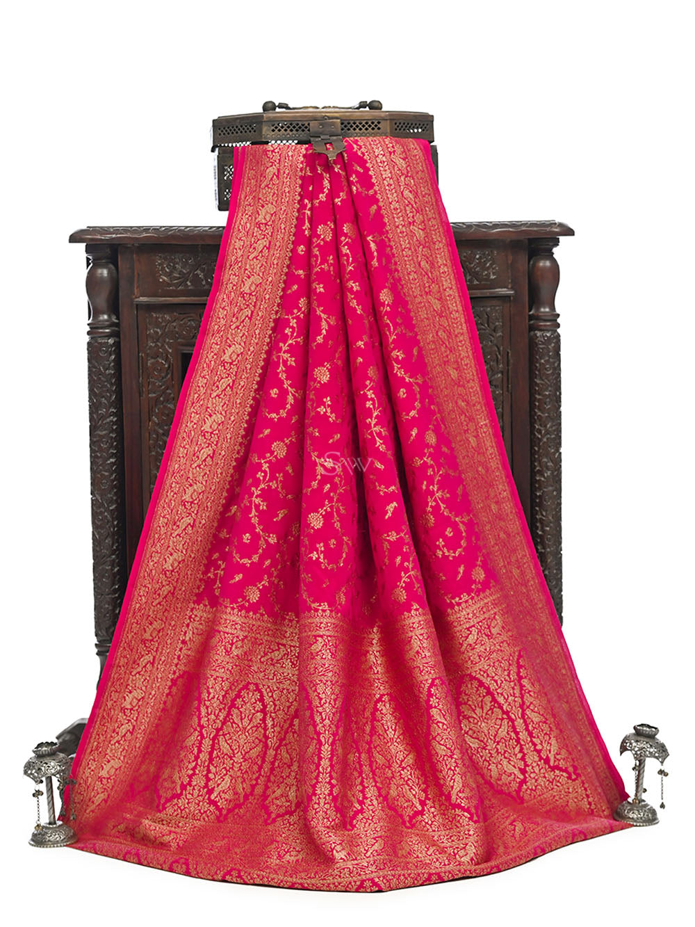 Magenta Shikargah Jaal Crepe Silk Handloom Banarasi Saree - Sacred Weaves