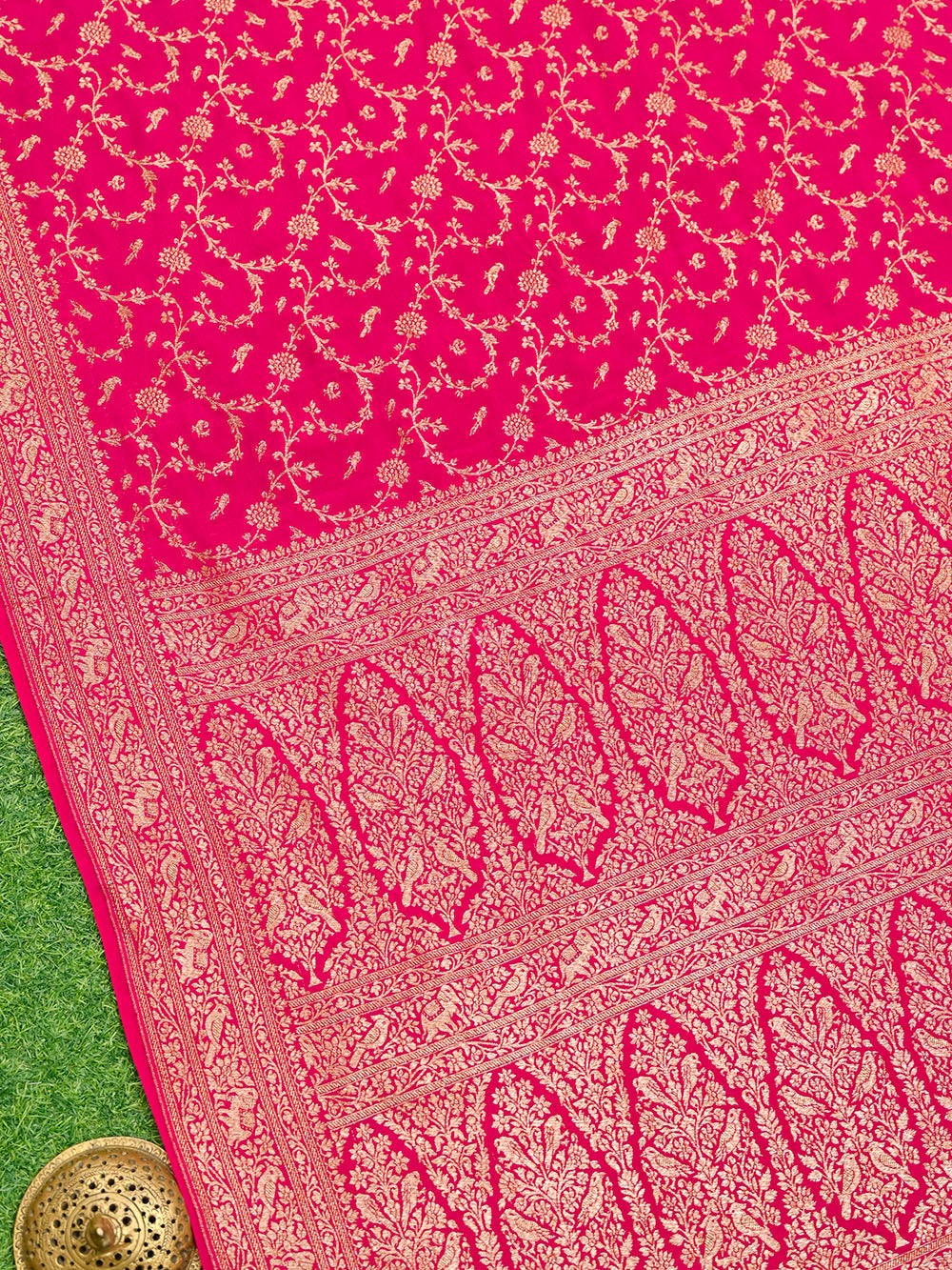 Magenta Shikargah Jaal Crepe Silk Handloom Banarasi Saree - Sacred Weaves