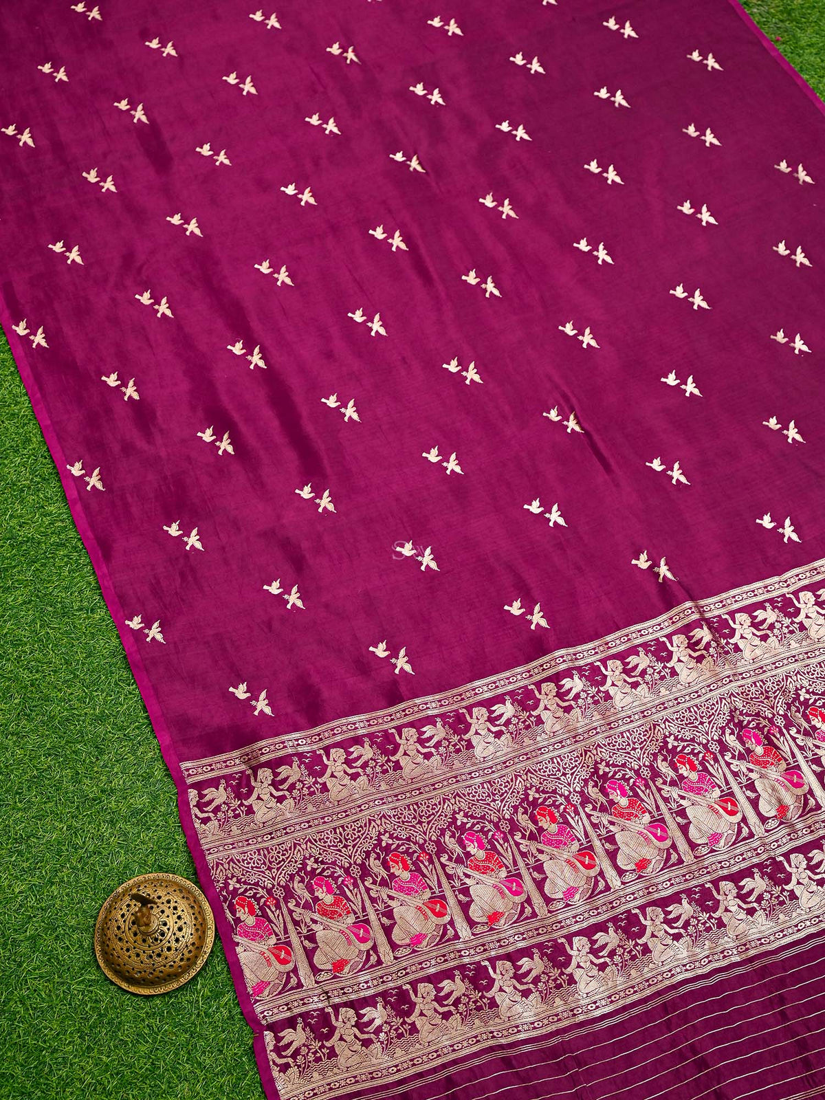 Dark Magenta Meenakari Booti Katan Silk Handloom Banarasi Saree