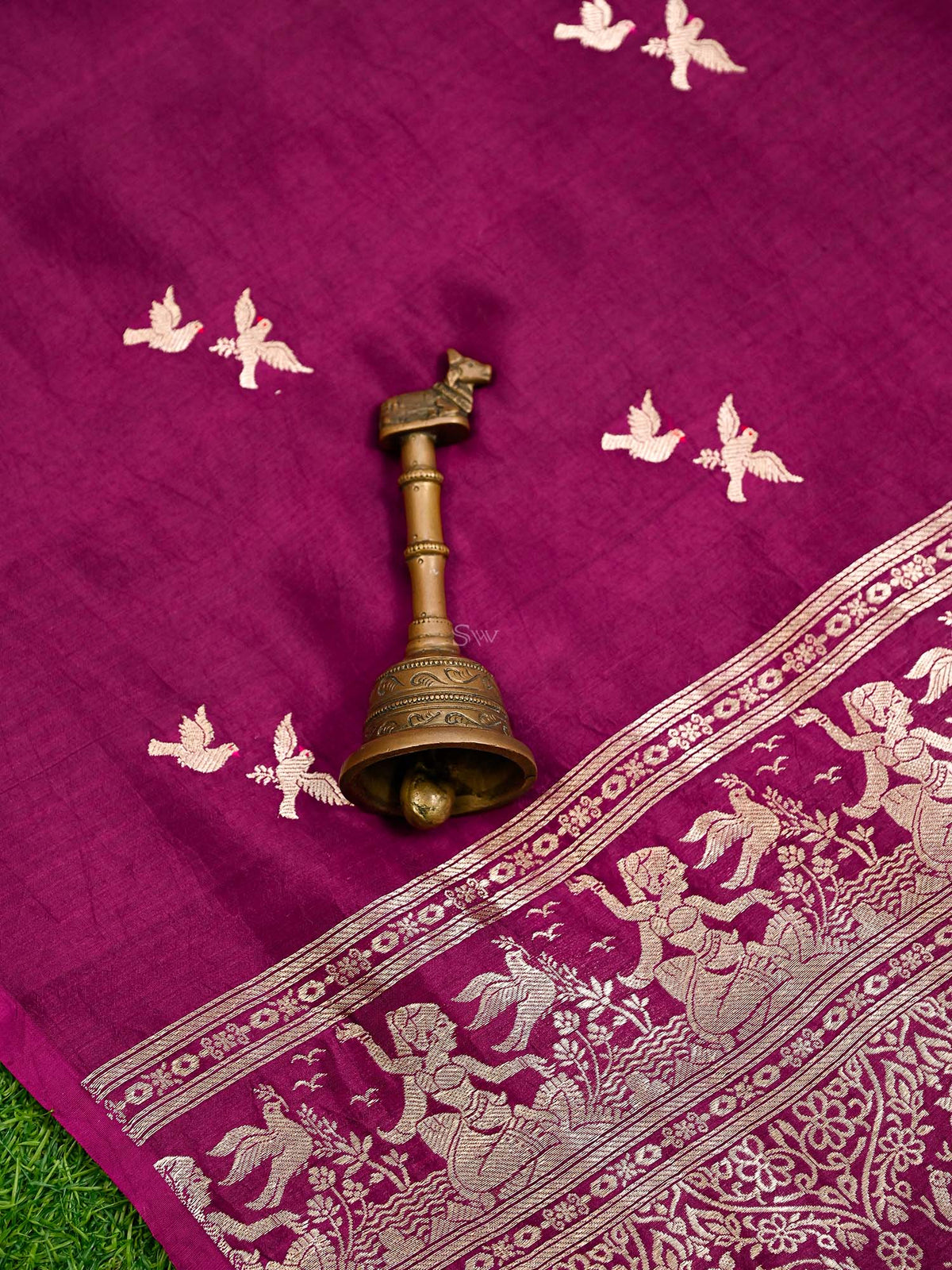 Dark Magenta Meenakari Booti Katan Silk Handloom Banarasi Saree