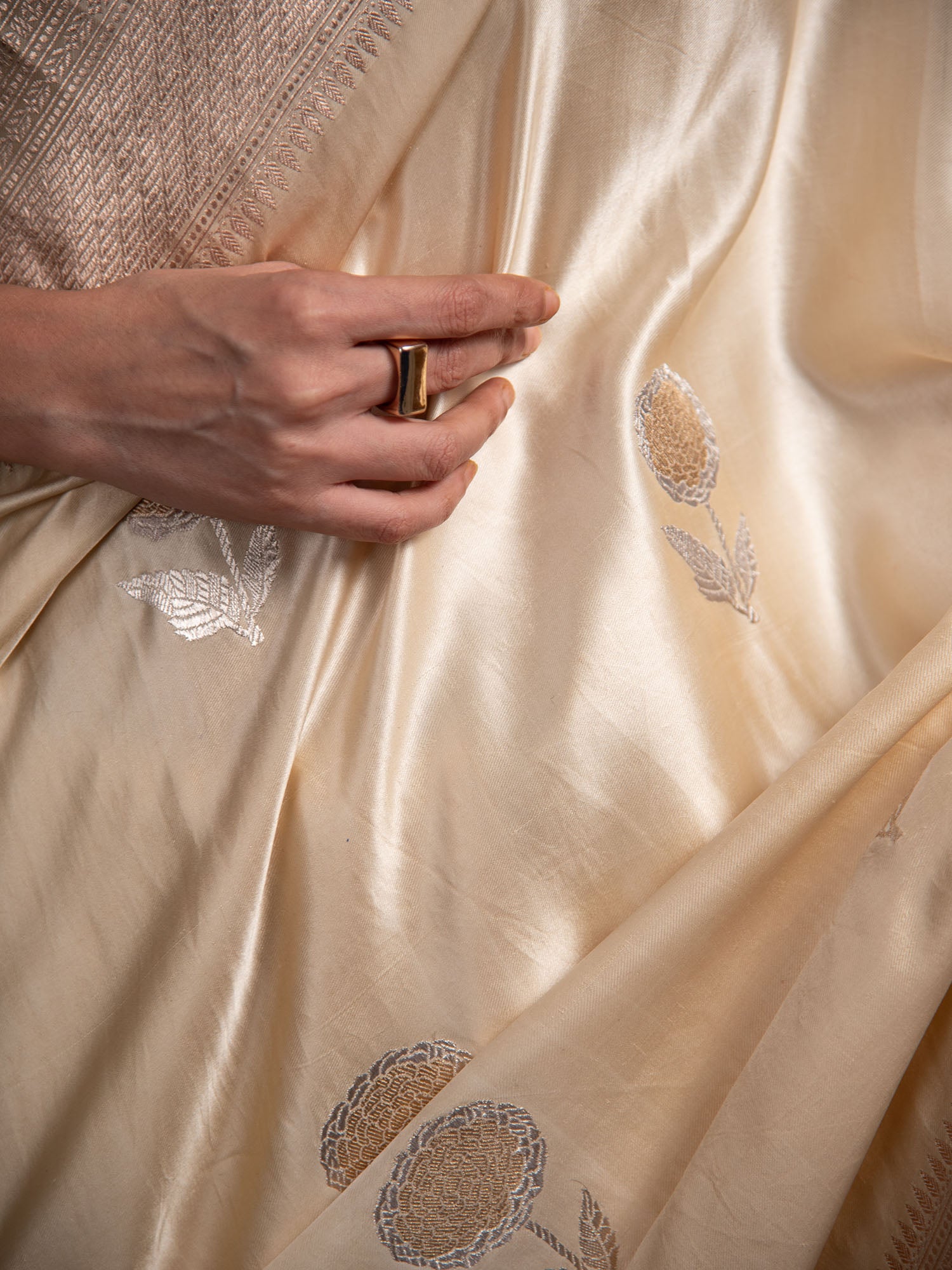 Cream Sona Roopa Boota Satin Silk Handloom Banarasi Saree - Sacred Weaves