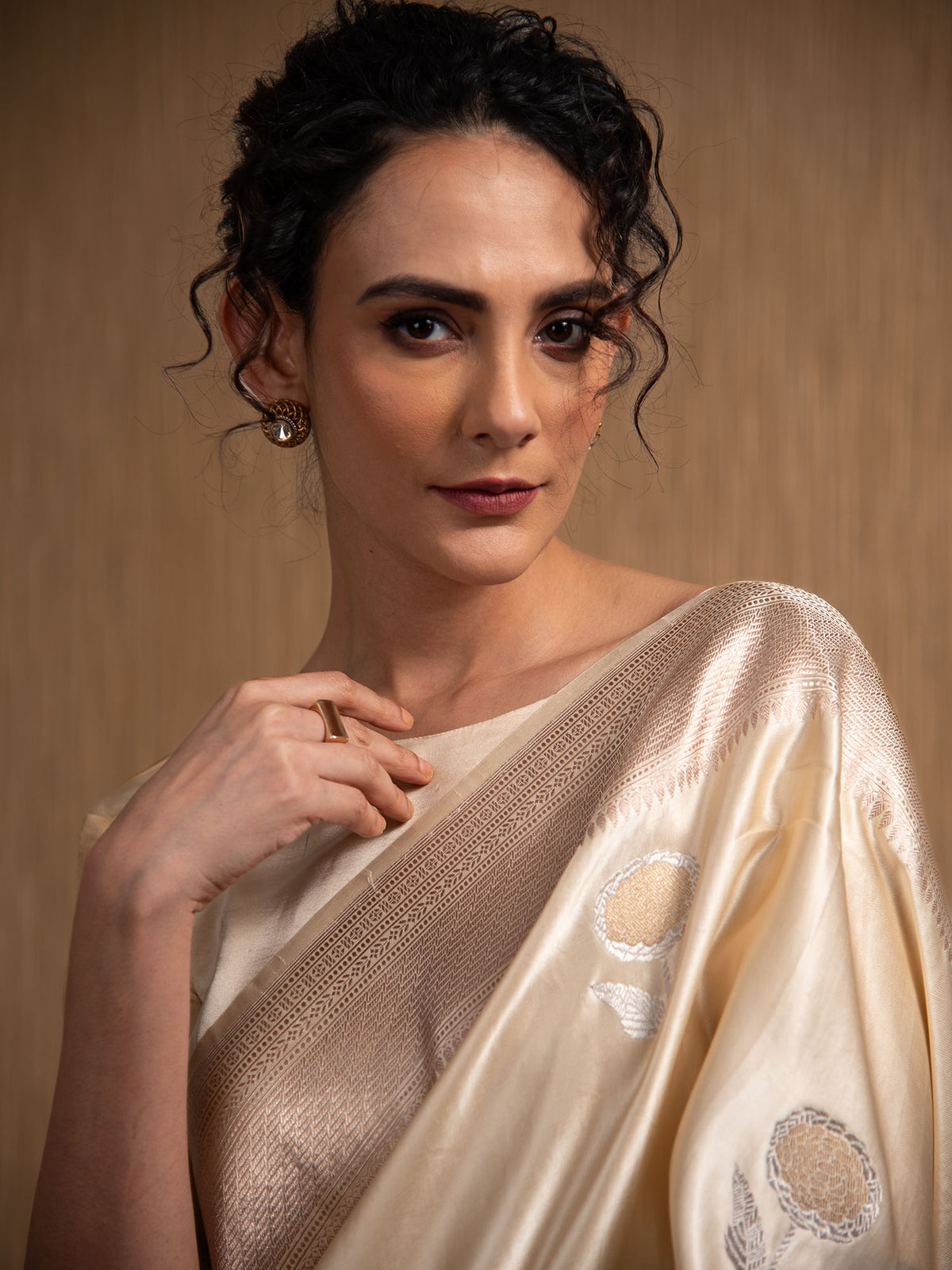 Cream Sona Roopa Boota Satin Silk Handloom Banarasi Saree - Sacred Weaves