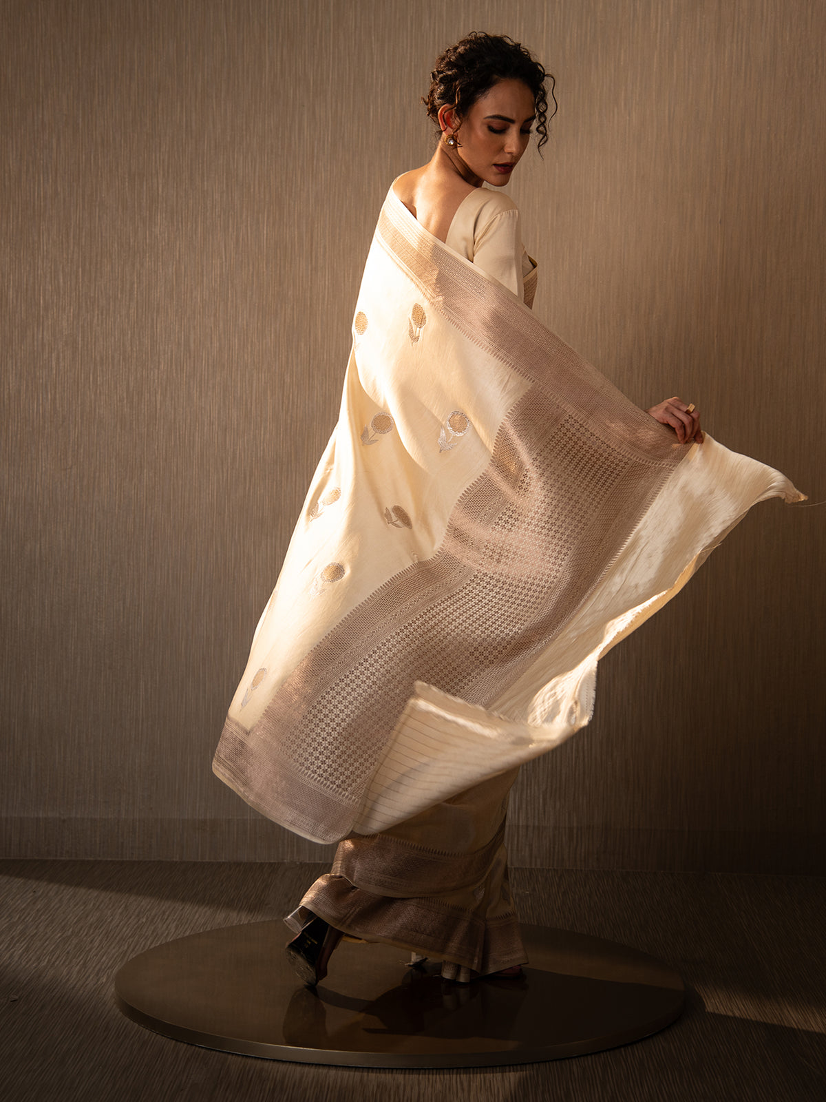 Cream Sona Roopa Boota Satin Silk Handloom Banarasi Saree - Sacred Weaves