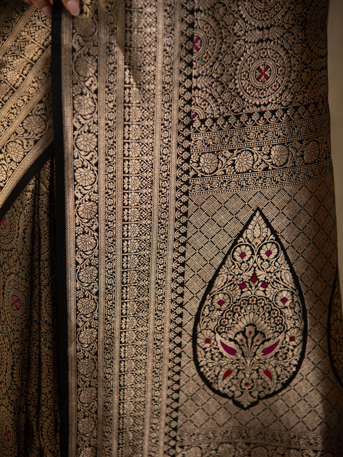 Black Meenakari Silk Brocade Handloom Banarasi Saree