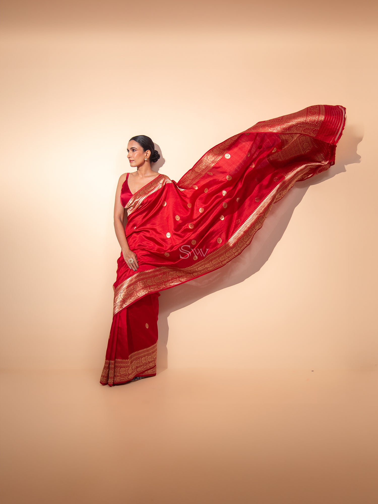 Red Booti Katan Silk Handloom Banarasi Saree - Sacred Weaves
