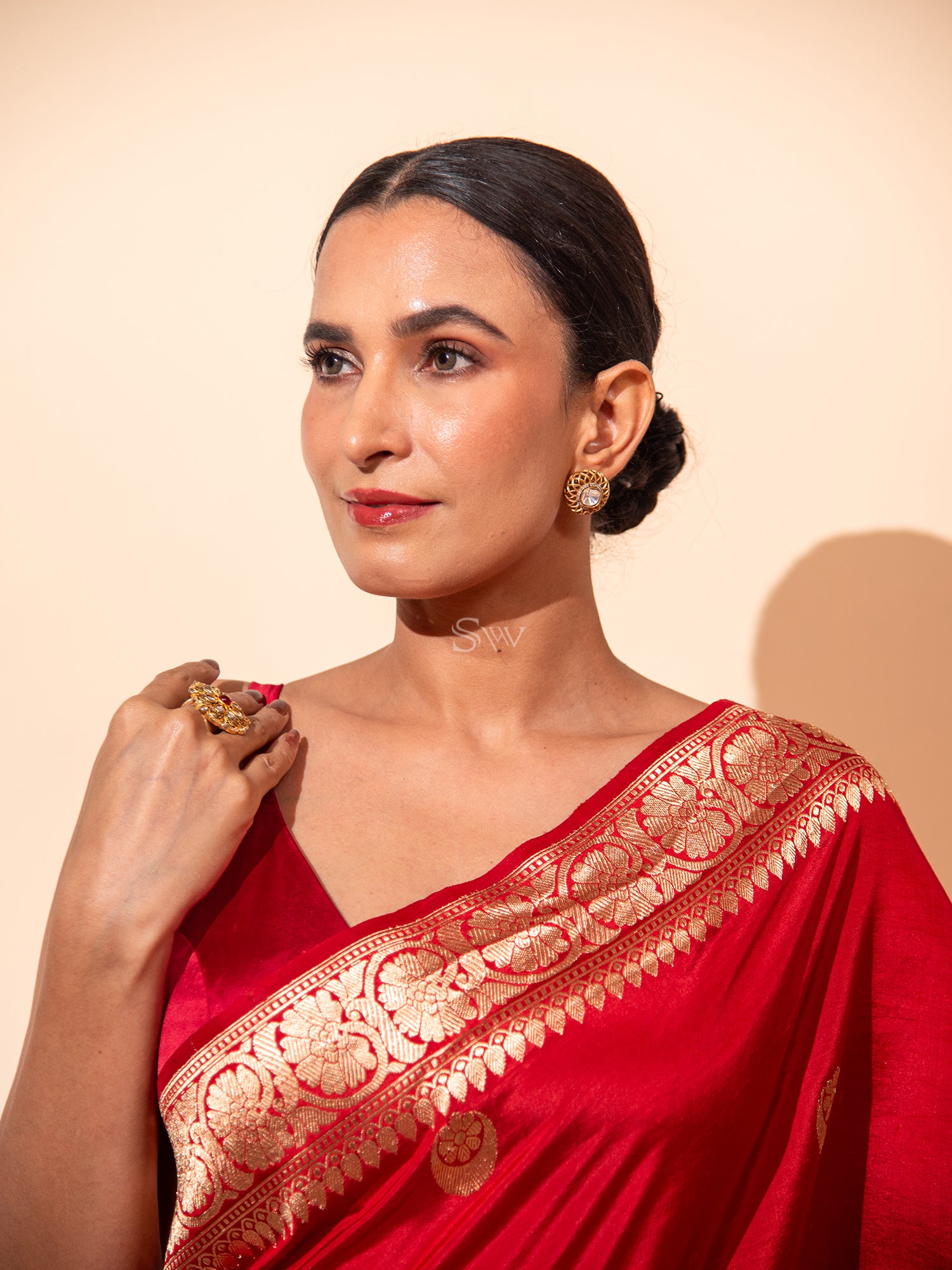 Red Booti Katan Silk Handloom Banarasi Saree - Sacred Weaves